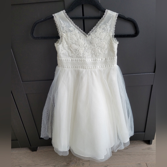David's Bridal flower girl dress - Picture 1 of 4